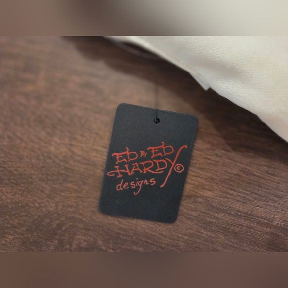 Y2K NWT Ed Hardy Men's Cream Shorts with Snake Graphic - Picture 3 of 5